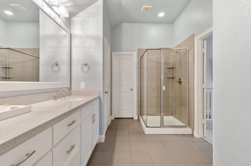 2253 Longwood Dr, Carrollton TX 75010-4912 exterior