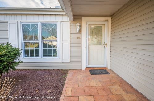 49 Sandhurst St, Lakehurst, NJ 08759-6624