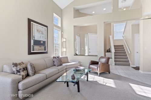 2221 Avalon Ct, Buffalo Grove, IL 60089-4690