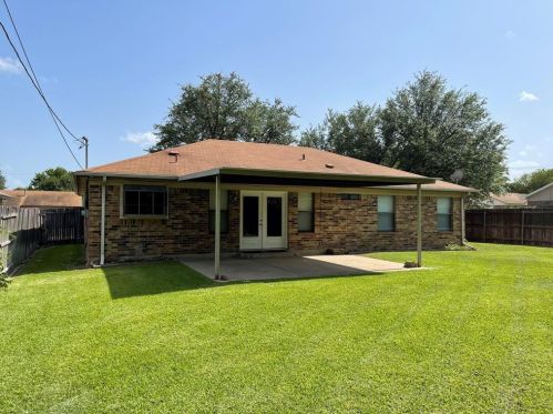 5824 Fair Wind St, Fort Worth TX  76135-2015 exterior