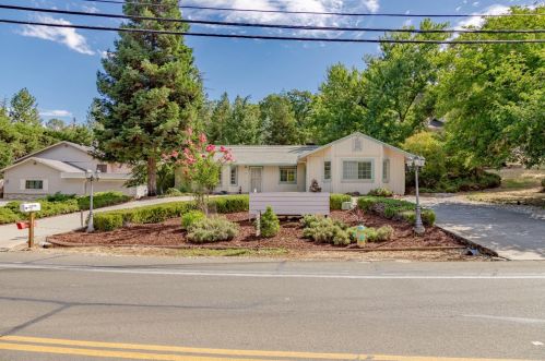 15027 Torrey Pines Dr, Auburn, CA 95602-8034