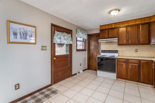 18 Acton St, Nashua, NH 03060-4458