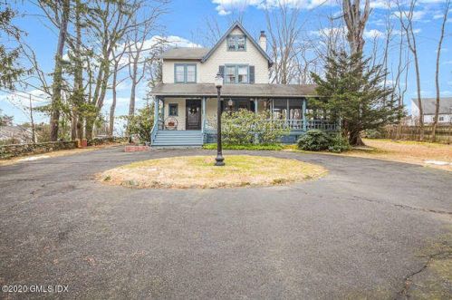 283 Maple Ave, Greenwich CT  06830-4709 exterior