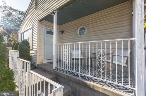 12 Crestwood Ave, Somerdale, NJ 08083-1412