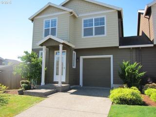 33956 Rolling Hills Dr, Scappoose, OR 97056-4482