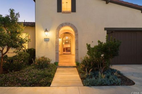 6625 Hollyleaf Ct, Carlsbad, CA 92011-4068