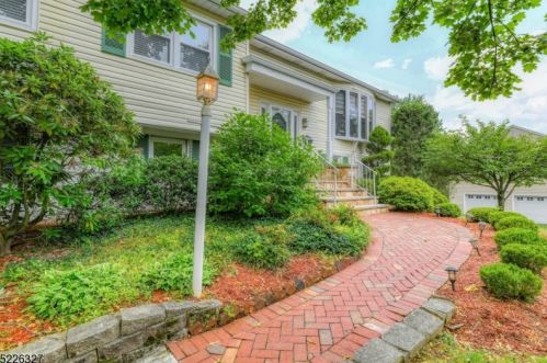 286 Ravenswood St, Mountainside, NJ 07092-1360