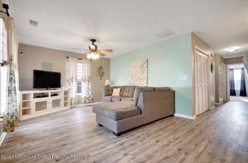 2005 Hillwood Rd, Lacey, NJ 08731-3835