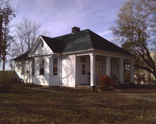 221 2nd St, Glasgow, MO 65254-1333
