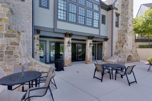 6565 Beacon Dr, Atlanta GA  30328 exterior
