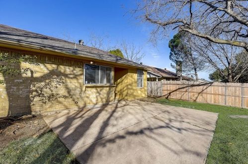 2020 Cedarwood Dr, Carrollton TX 75007-5405 exterior