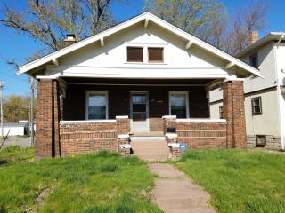 1941 1st St, Springfield IL  62704-3905 exterior