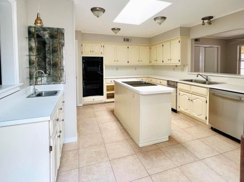 3021 Stonehenge Ln, Carrollton TX 75006-5211 exterior