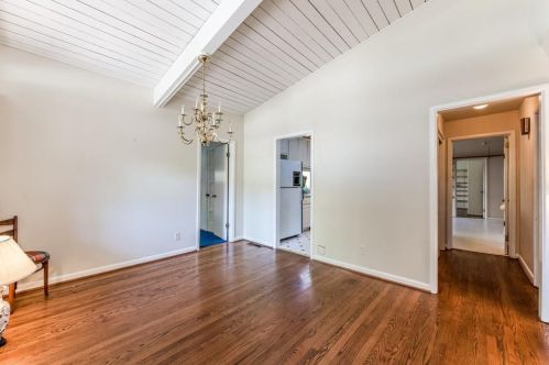 6227 Hunting Creek Rd, Atlanta GA  30328-3322 exterior