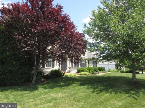 1370 Sterling Dr, York, PA 17404-9052