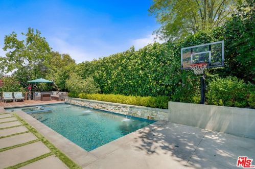 3462 Shernoll Pl, Van Nuys, CA 91403-5031