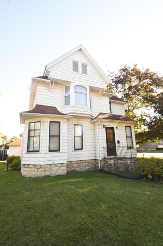 204 Everett St, Nelson IL  61021-2142 exterior