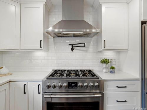 7557 Willow Cir, Englewood CO  80112-2761 exterior