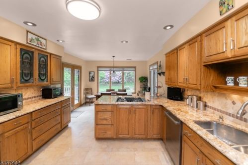 15 Mdw Ln, Hackettstown NJ  07840-4143 exterior