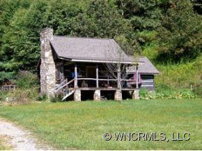 23 Hidden Valley Rd, Clyde, NC 28721-9785