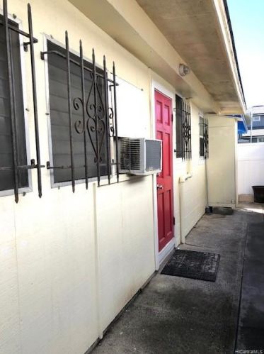 1813 Waiola St, Honolulu HI  96826-2646 exterior