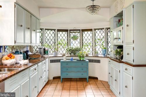 585 Warwick Rd, Haddonfield NJ 08033-3845 exterior