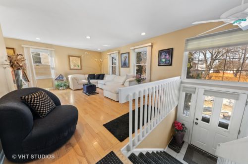 476 Ridgewood Ln, Buffalo Grove, IL 60089-1856