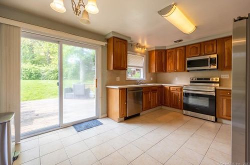 5 Anita Ter, Waterbury, CT 06716-3208