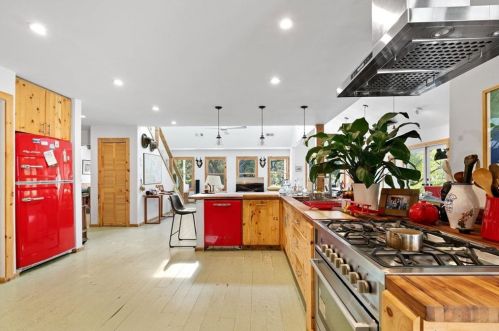 5204 Cueva Dr, Austin TX  78738-7611 exterior