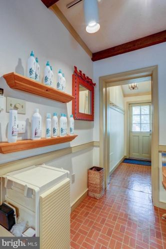 1321 Cheves Pl, Lancaster PA  17603-4943 exterior