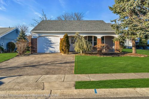 60 Red Hill Rd, Lakehurst, NJ 08759-6622