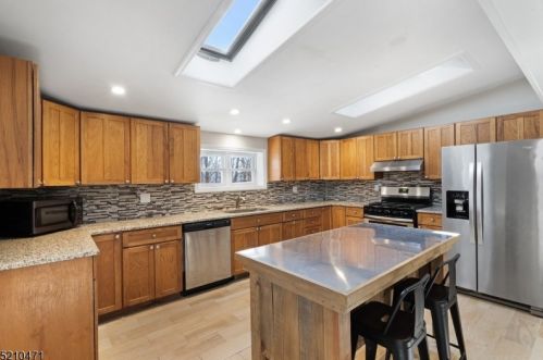 921 Upper Dr, Fredon, NJ 07860-4122