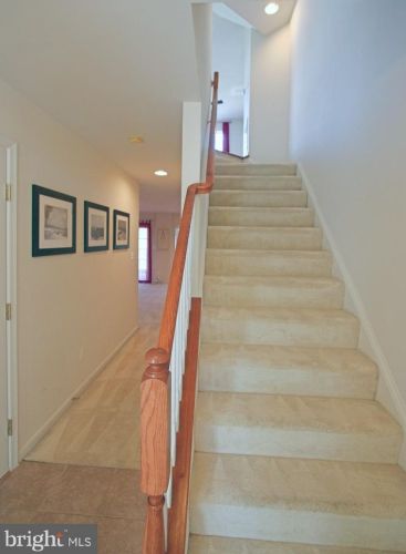 9167 Ribbon Falls Loop, Bristow VA  20136-6125 exterior