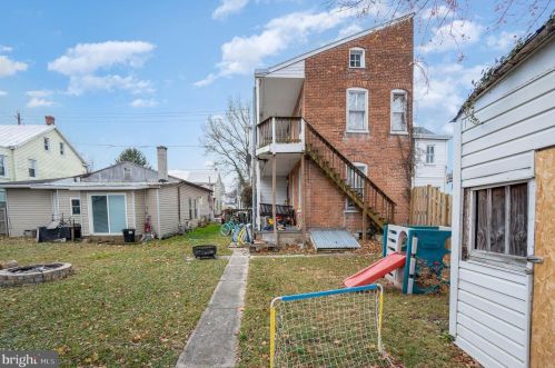 529 Pitt St, Carlisle PA 17013-3220 exterior