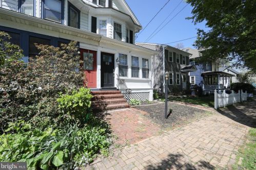 64 Grove St, Tavistock, NJ 08033-1220