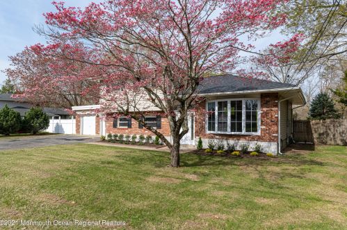 61 Western Dr, Wall Township NJ  07731-2727 exterior
