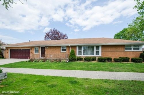 8701 Elmore St, Niles IL  60714-1944 exterior