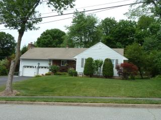13 Greenbriar Rd, Parsippany, NJ 07054-2258