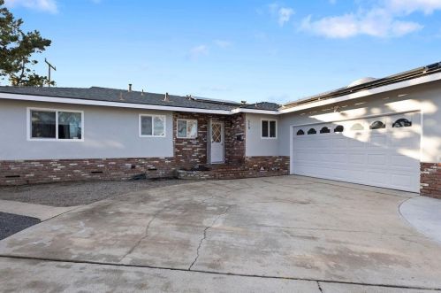 516 Del Rio Cir, Valley Home, CA 95361-2532