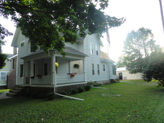 402 Chestnut St, Monticello IA  52310-1428 exterior
