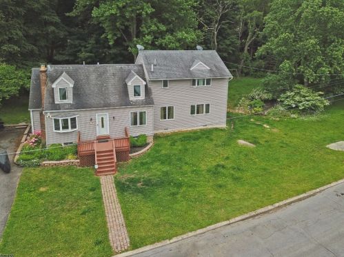 99 Lake Shore Dr, Sparta, NJ 07871-3825