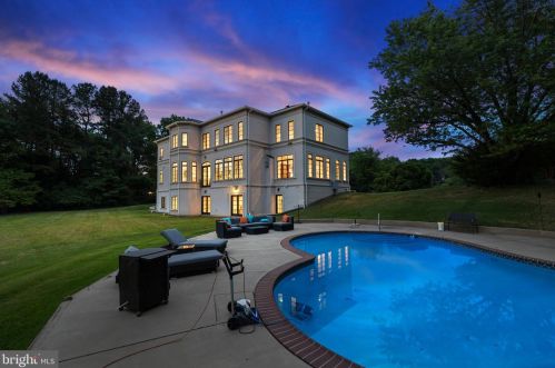 11642 Blue Ridge Ln, Great Falls, VA 22066-1004