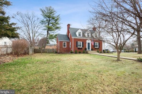 220 29th St, Purcellville, VA 20132-3263