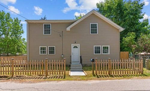 18 Stone St, Coventry, RI 02816-6149