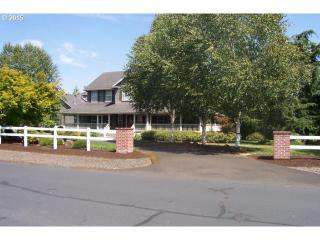 9925 Meadow Loop, Newberg, OR 97132-7357