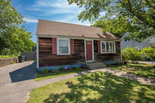 204 Wingate Ave, Warwick, RI 02888-1937