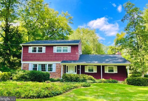 30 Pineknoll Dr, Trenton, NJ 08648-3144