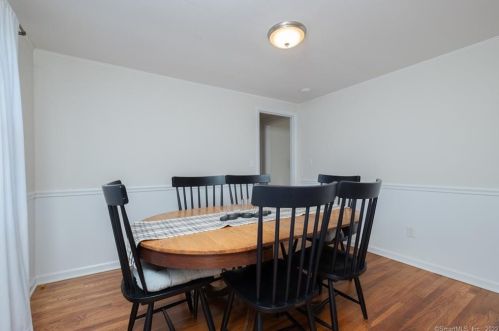 11 Dobson Cir, Middletown CT  06457-4603 exterior