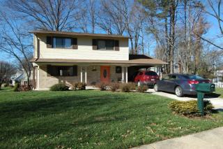 8112 Birmingham Ln, Springfield, VA 22152-3301