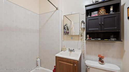 1512 Summerfield Ave, Tinton Falls NJ 07712-6918 exterior